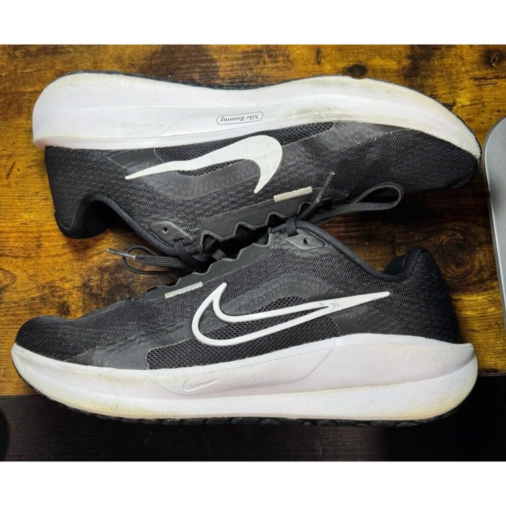 Nike Size 10.5 men’s US Downshifter 13  Black/ White Running Shoes